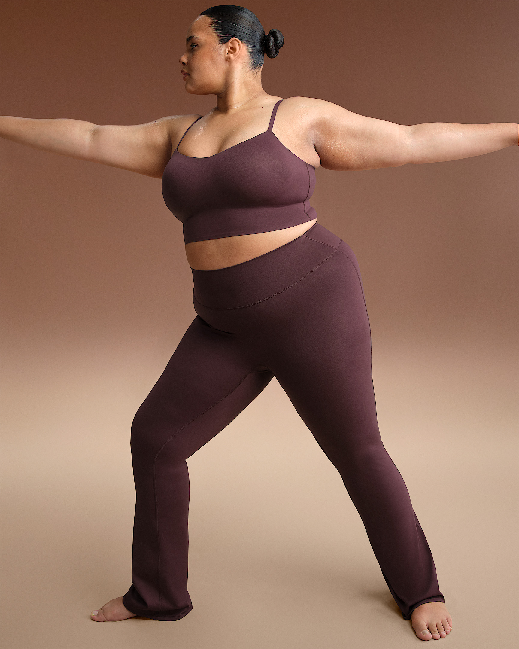 NikeSKIMS Matte Women's High-Waisted Slim Flared Leggings - 9