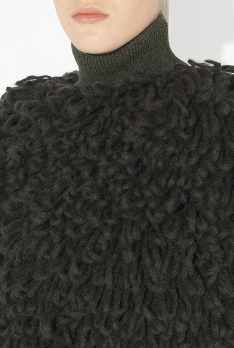 THE SLEEVELESS LOOP-STITCH SWEATER 4