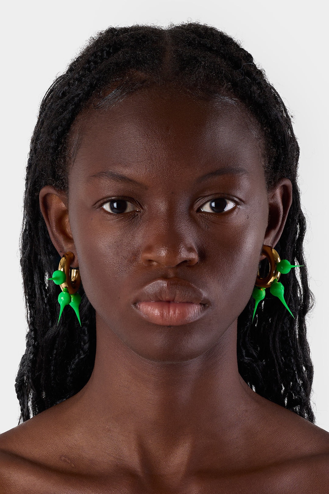SPIKE RUBBERIZED SMALL HOOP EARRINGS / gold / fluo green - 2