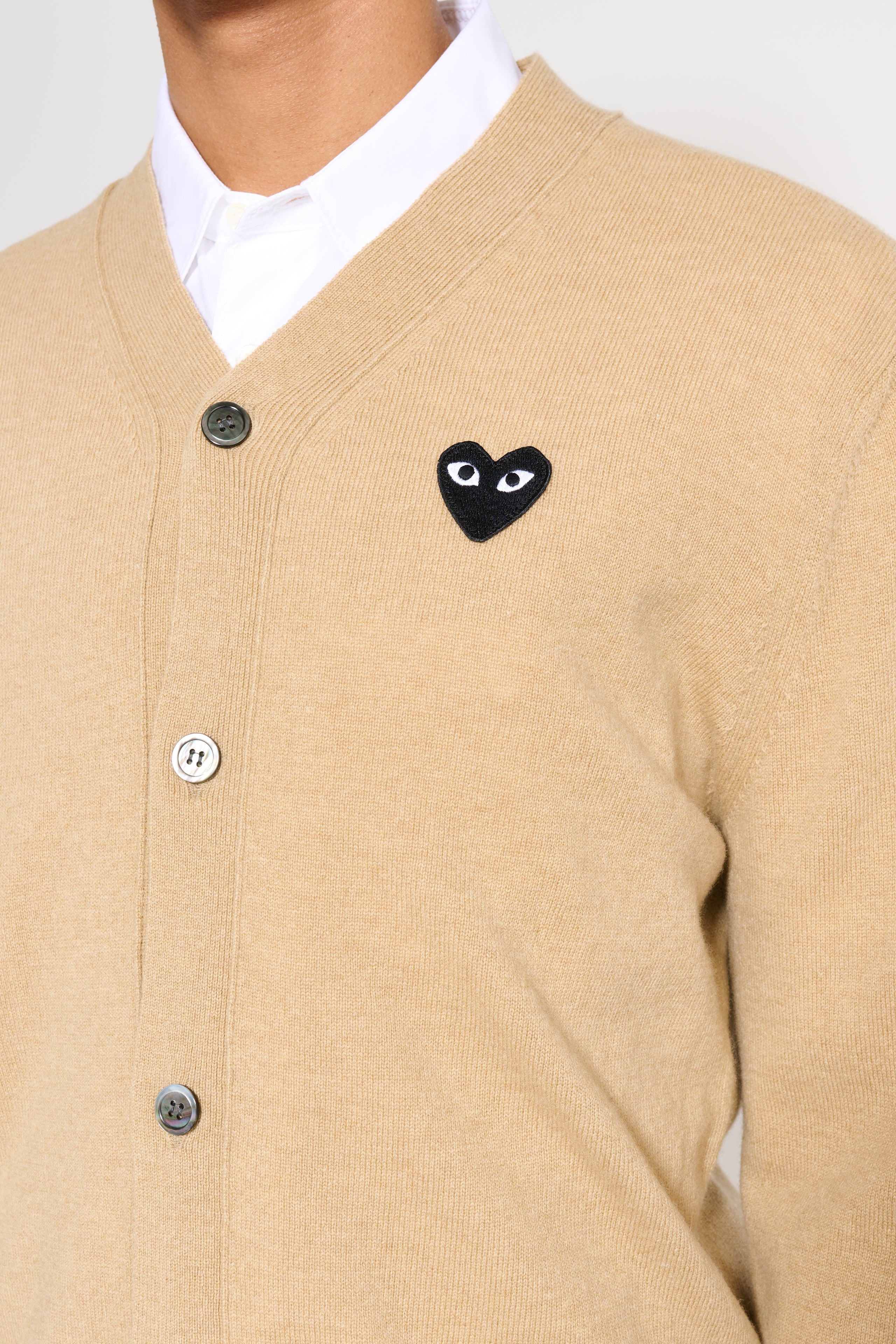 COMME DES GARÇONS PLAY SMALL HEART KNITTED CARDIGAN LIGHT CAMEL / BLACK - 4