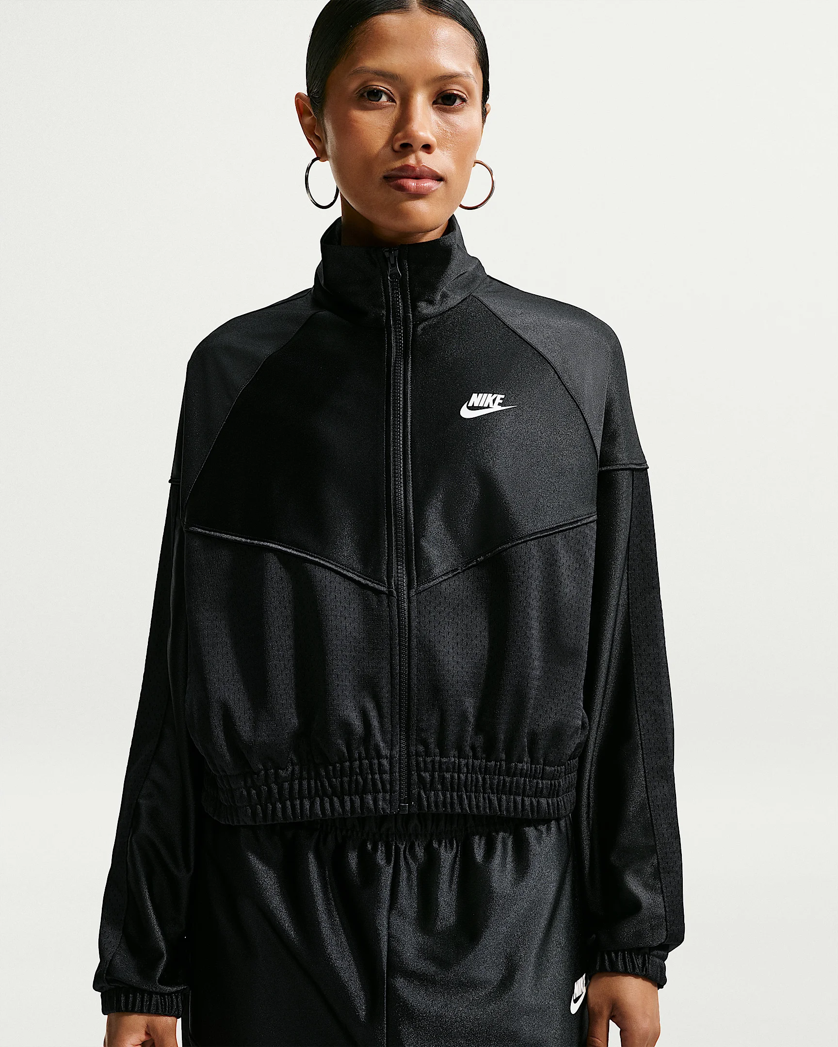 Nike Sportswear Women's Oversized Windrunner Jacket - 1
