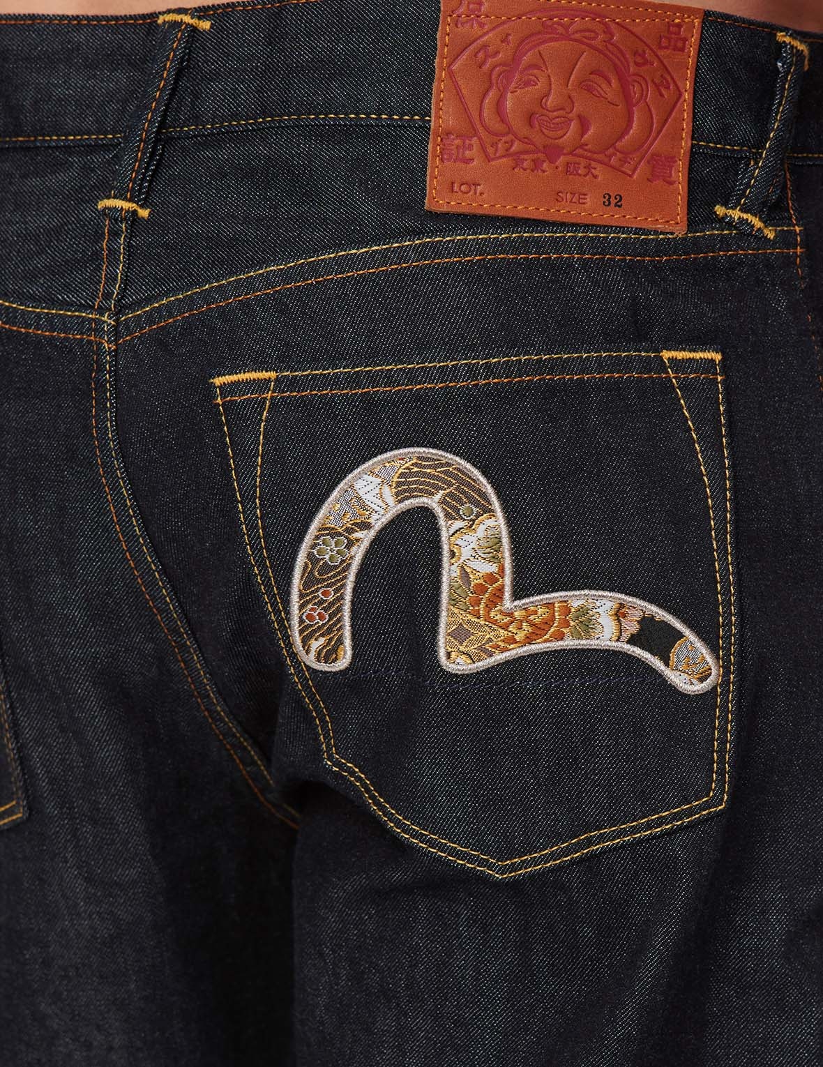 BROCADE SEAGULL APPLIQUÉ DENIM SHORTS - 7