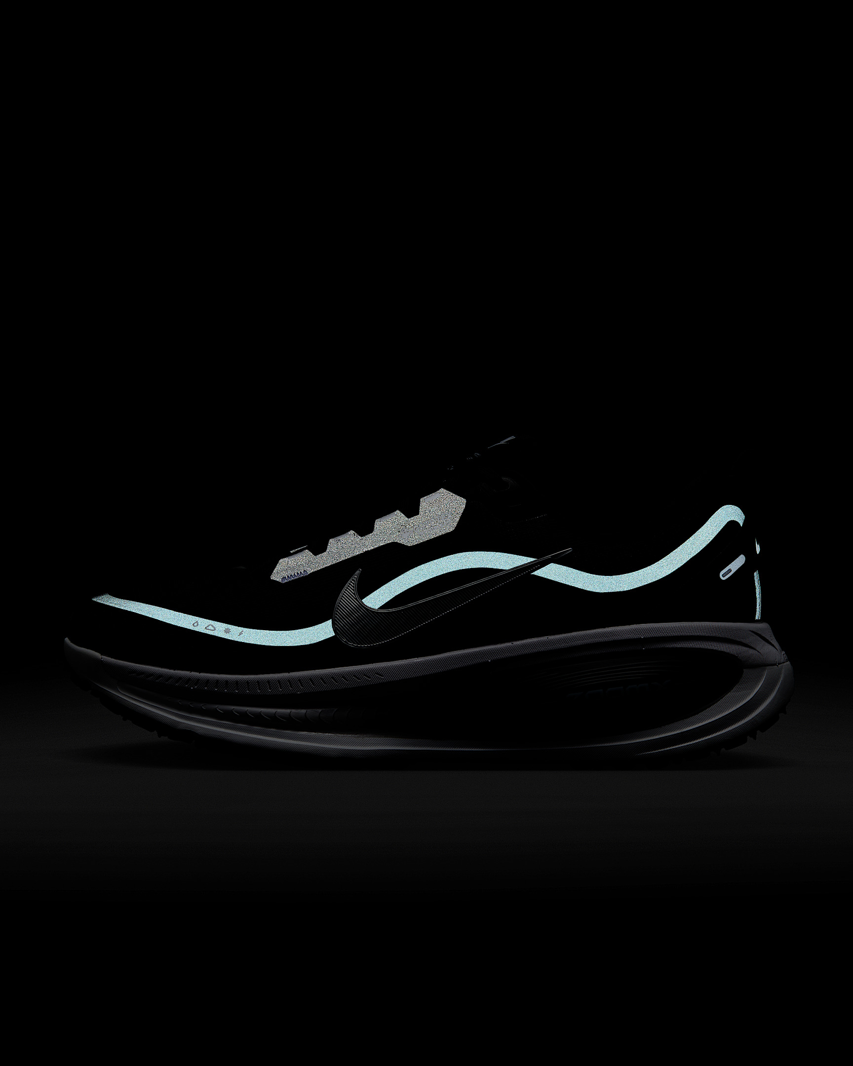 Nike Vomero 18 GORE-TEX Men's Waterproof Road Running Shoes with Reflective Accents - 9