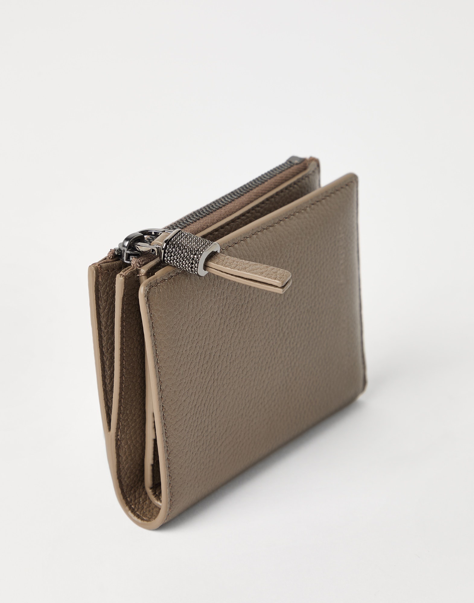 Grained leather compact wallet with shiny zipper pull - 3