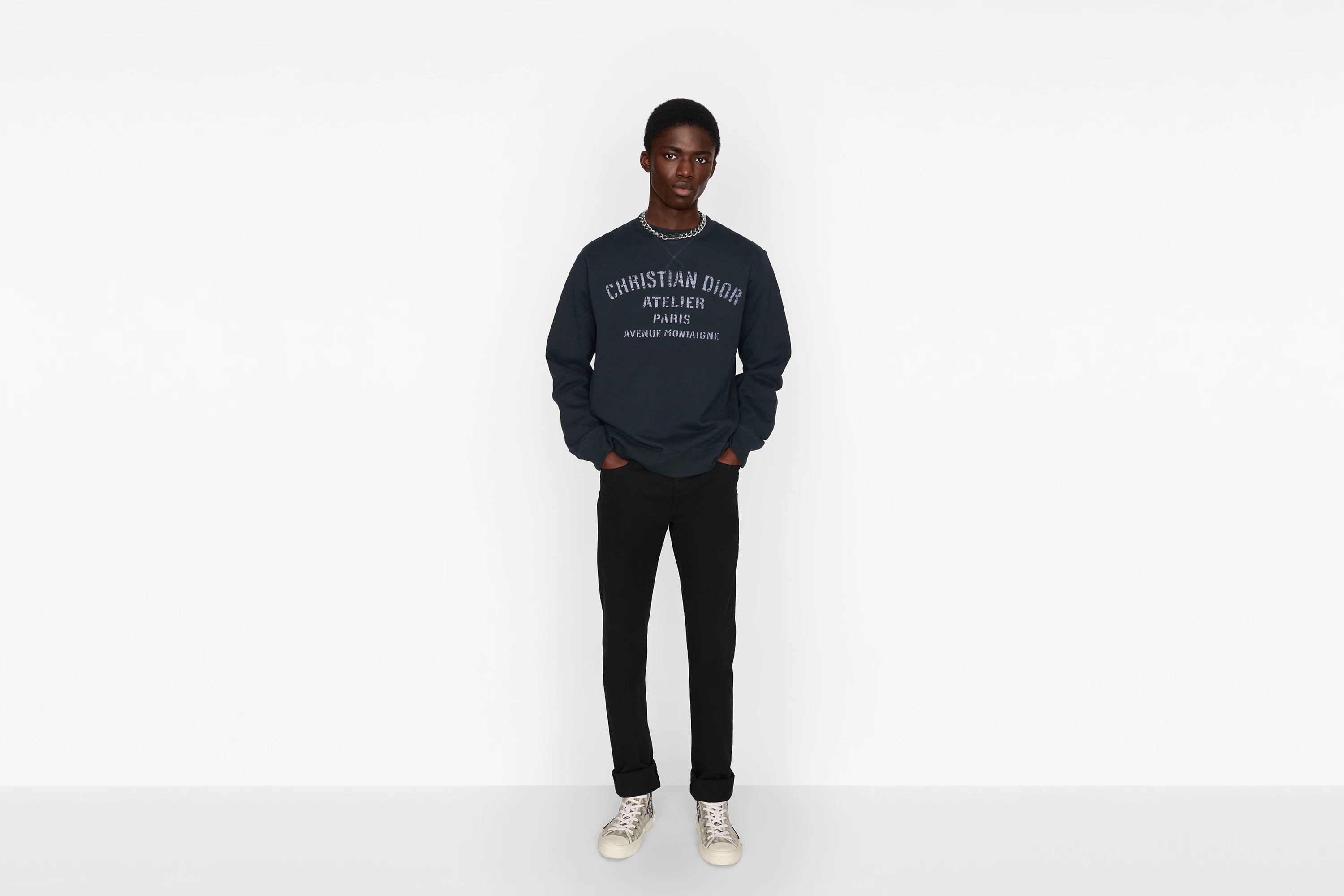 Oversized 'Christian Dior Atelier' Sweatshirt - 9