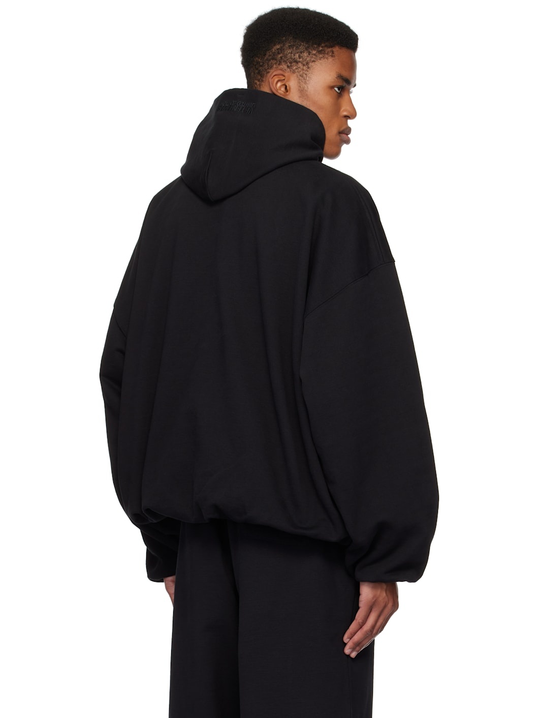 スウェット・トレーナー VETEMENTS 'Oval Logo' hoodie Black VETEMENTS Black Oval Logo Cropped Boxy Hoodie Vetements