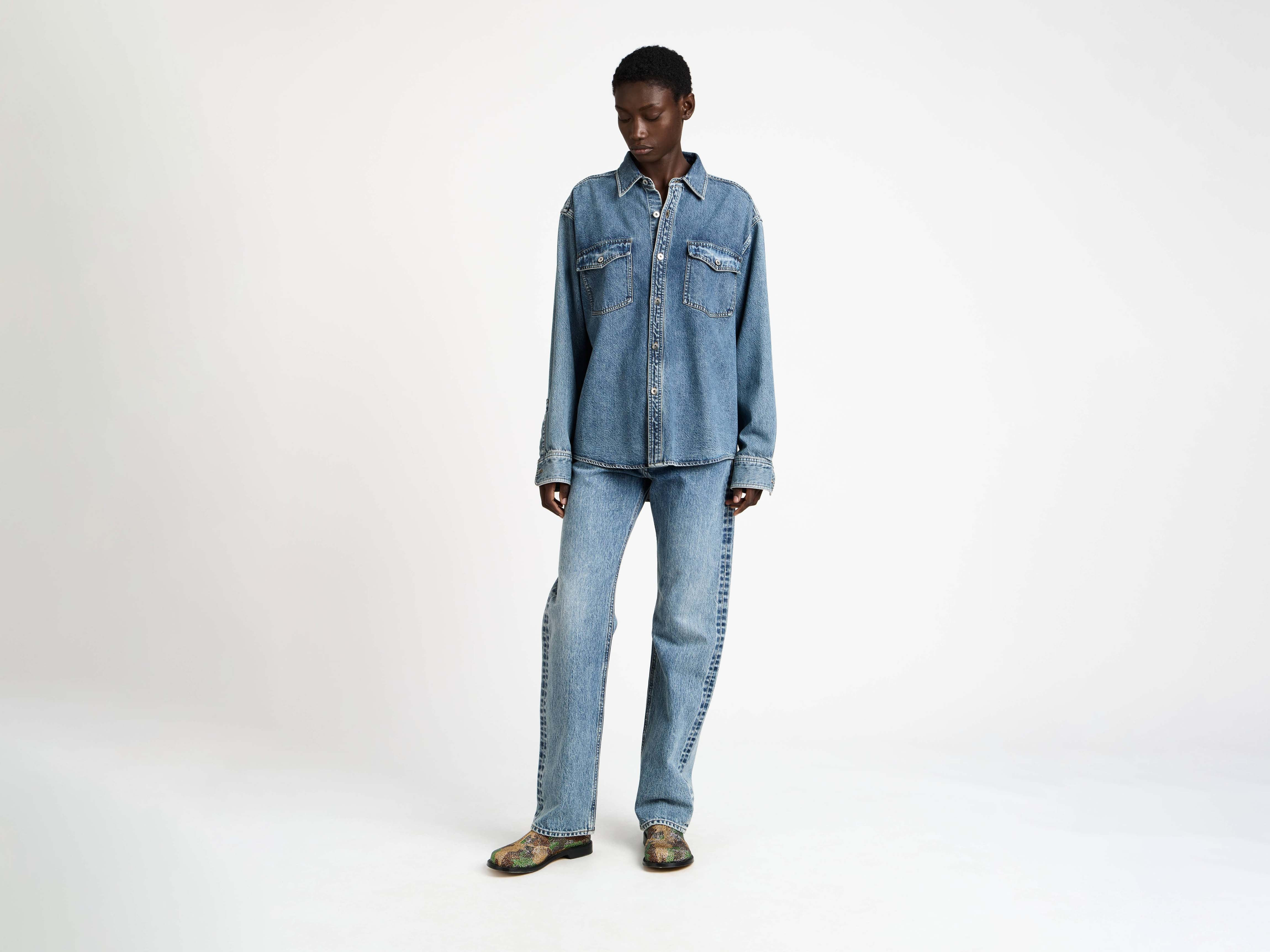 OVERSIZED DENIM SHIRT IN MID BLUE - 3