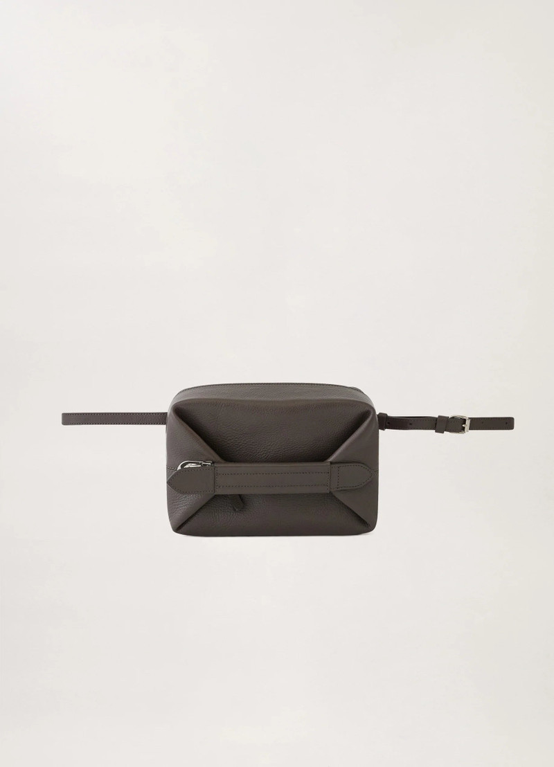 Lemaire CASE BAG VANITY
VEGETAL TANNED LEATHER outlook