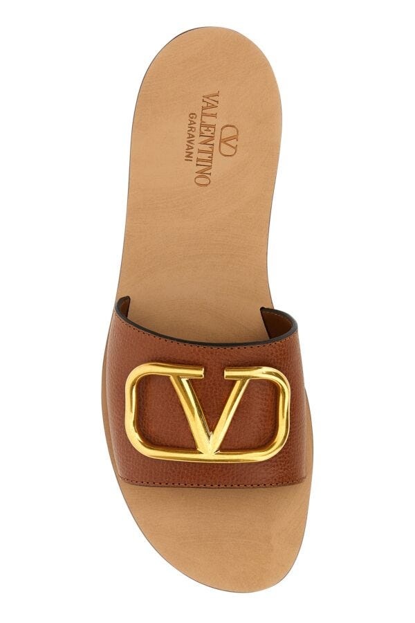 【関税&送料込】Valentino Garavani Caramel Leather Slippers Valentino Caramel leather VLogo Signature slippers