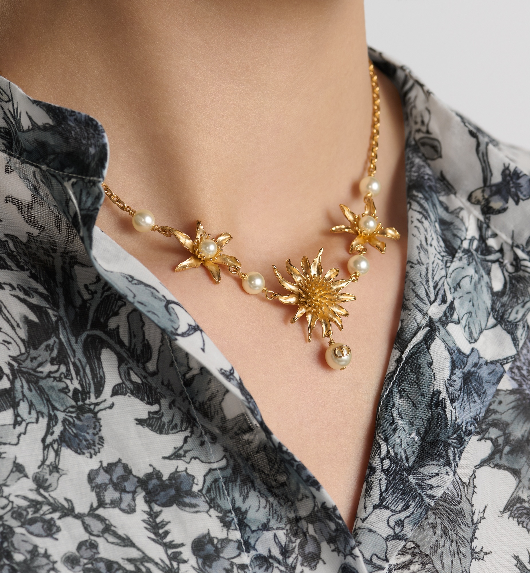 【華やかに輝く♪】DIOR★ショートネックレス Dior Chardons 首元が華やかで上品☆】Dior Chardons ショートネックレス