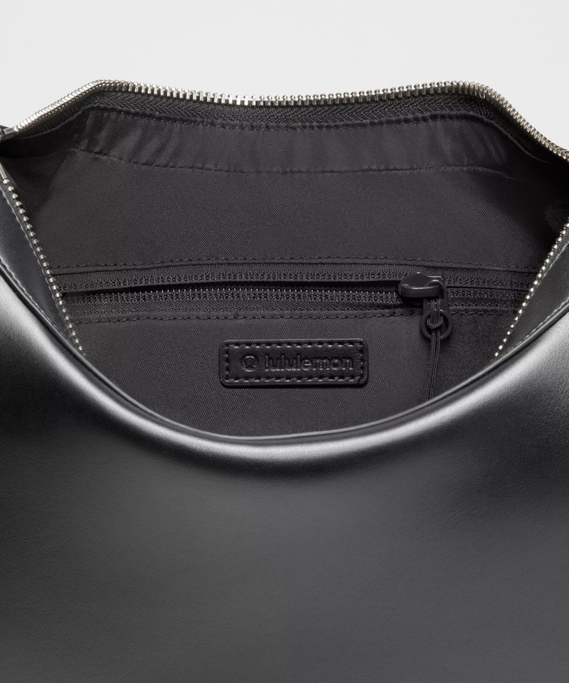 City Essentials Shoulder Bag 4L *Smooth Leather Alternative 5