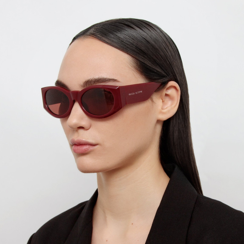LINDA FARROW Sunglasses in Burgundy outlook