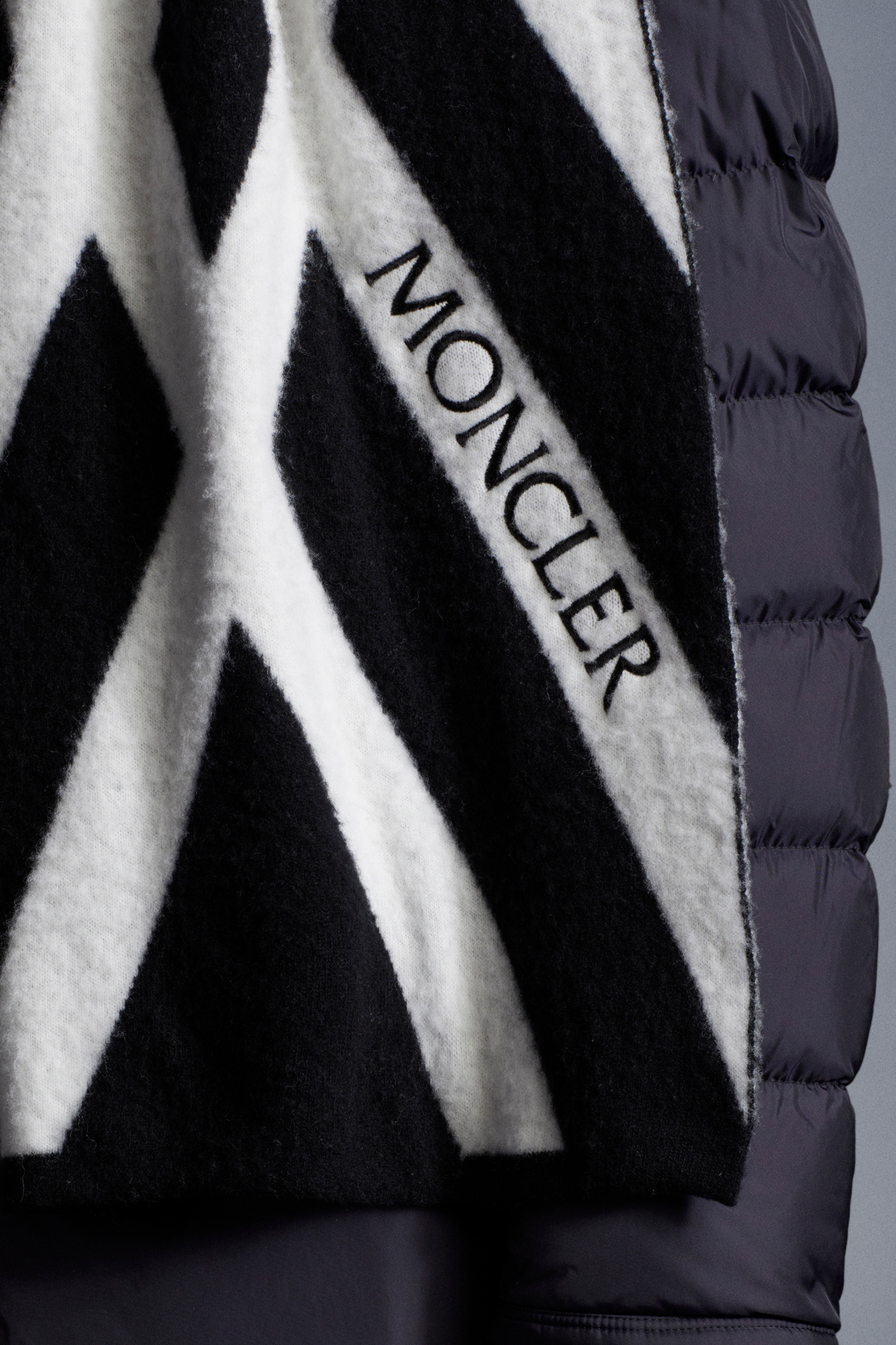 Intarsia-Knit Scarf - 3