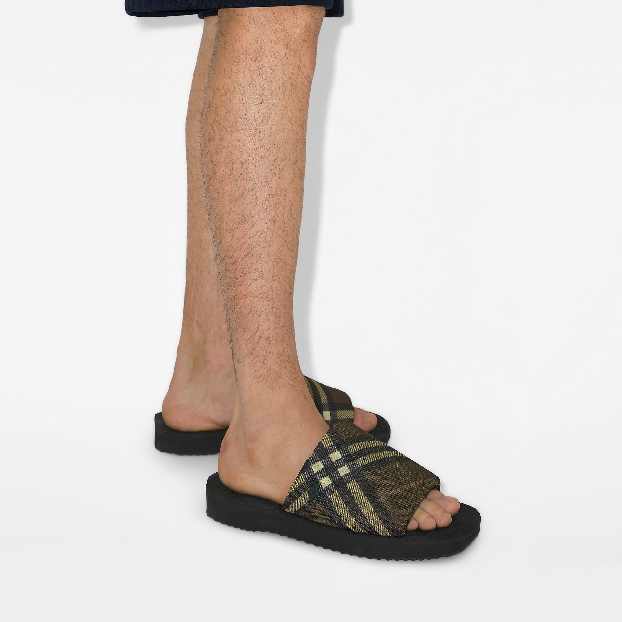 【BURBERRY】 残りわずか CHECK TREK シャワースライド Burberry Check Trek Slides | REVERSIBLE