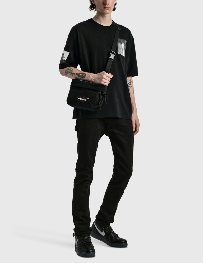 UNDERCOVER PSYCHO HAND T-SHIRT outlook