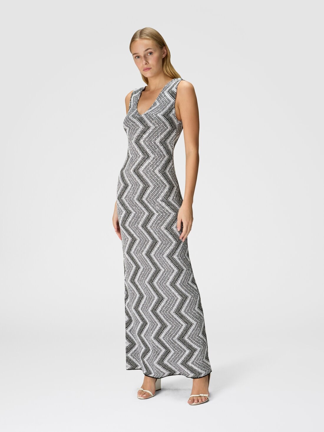 Long zig zag dress with plunging neckline and sequins - 2