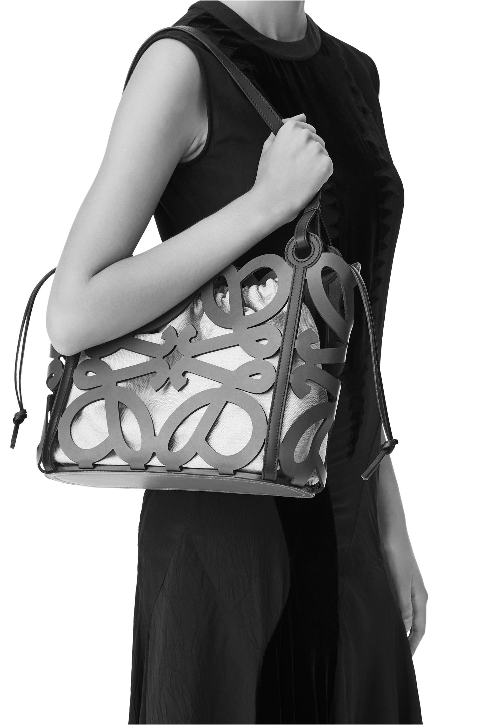 Small Anagram cut-out tote in calfskin - 2