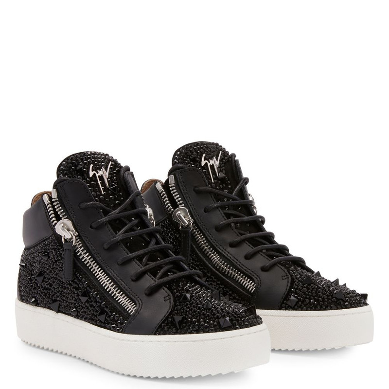 Giuseppe Zanotti Kriss outlook