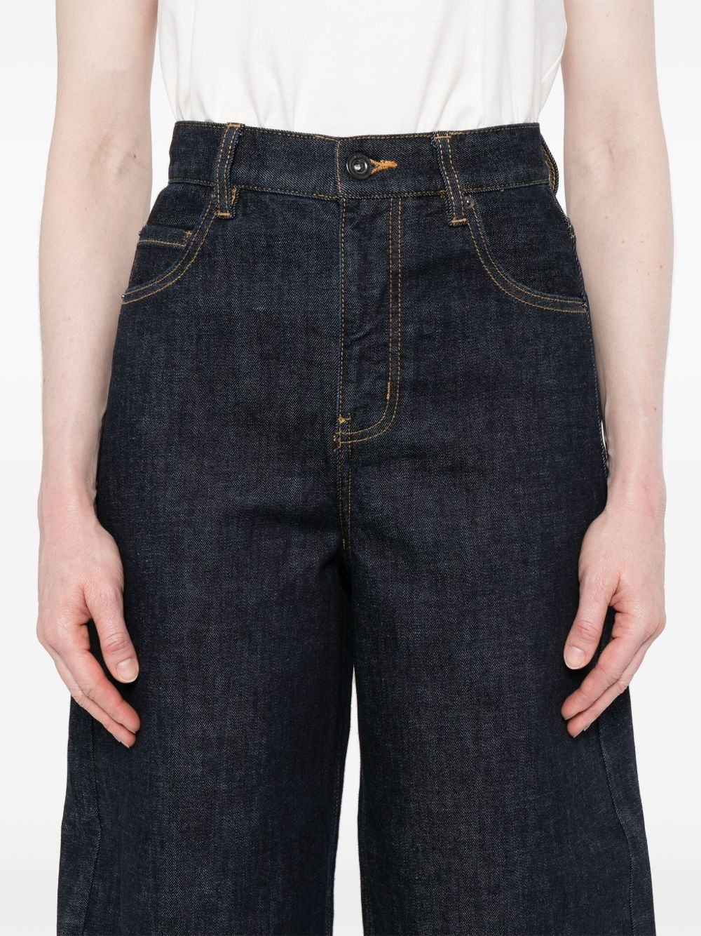 high-waisted jeans - 5