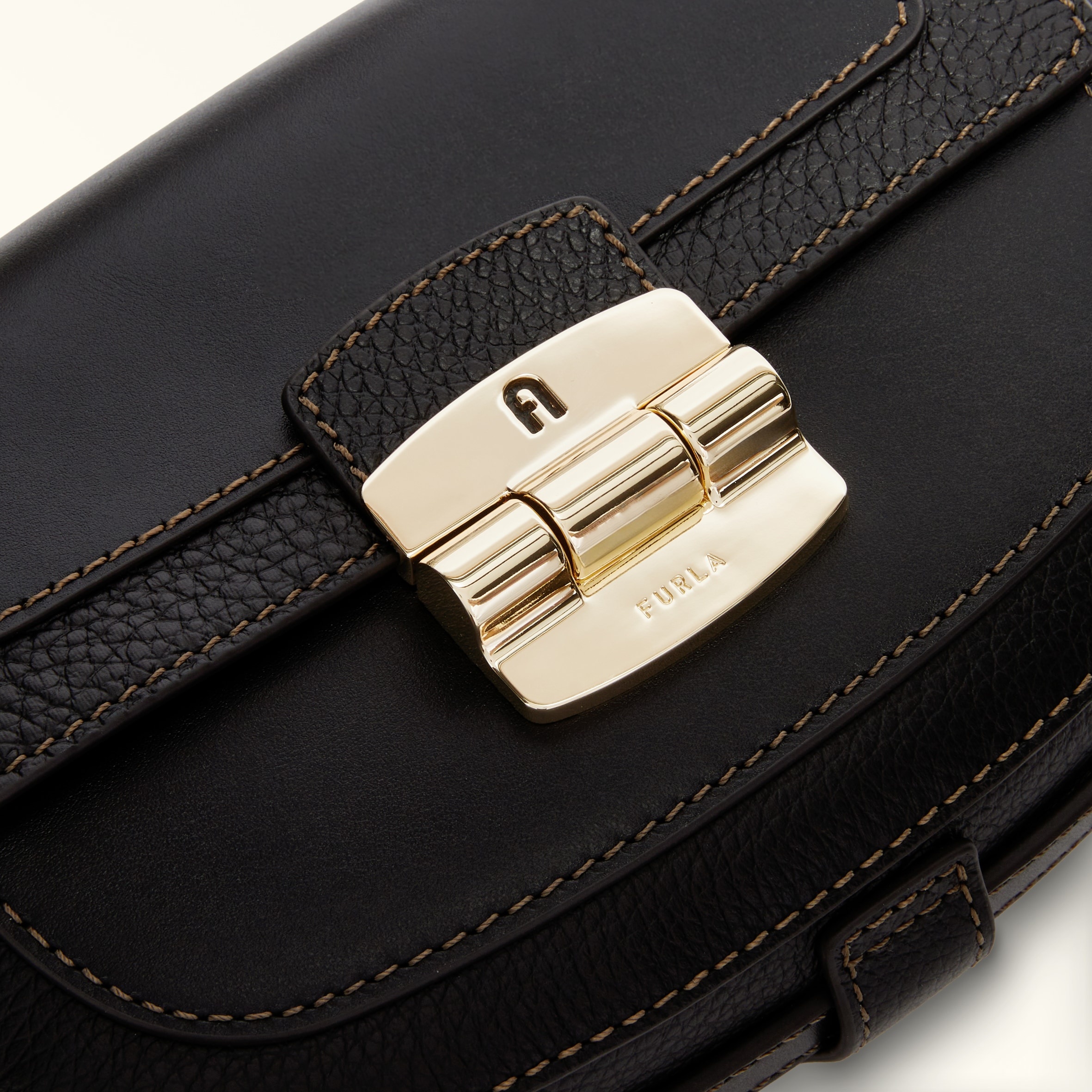 Furla Club 2 - 4