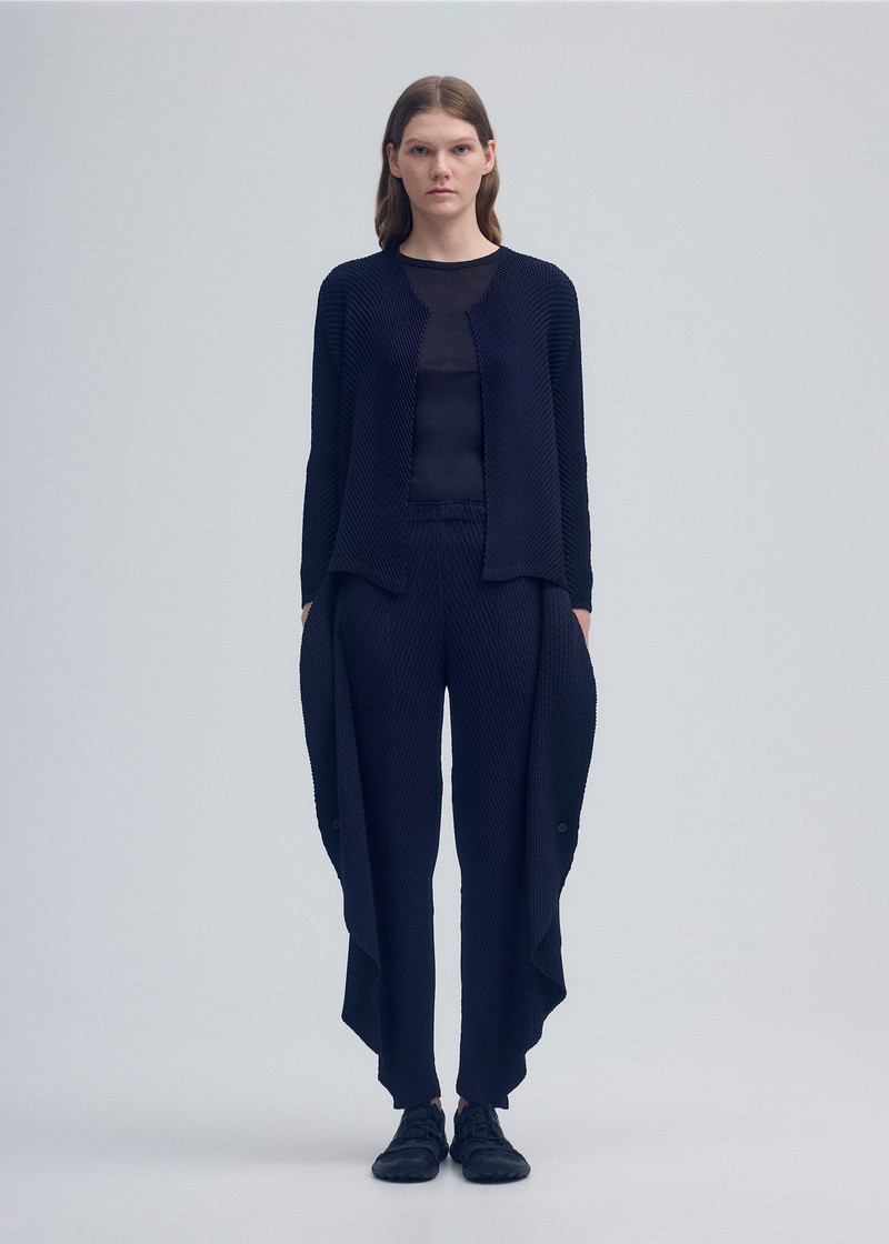 ISSEY MIYAKE ORBICULAR PLEATS CARDIGAN outlook