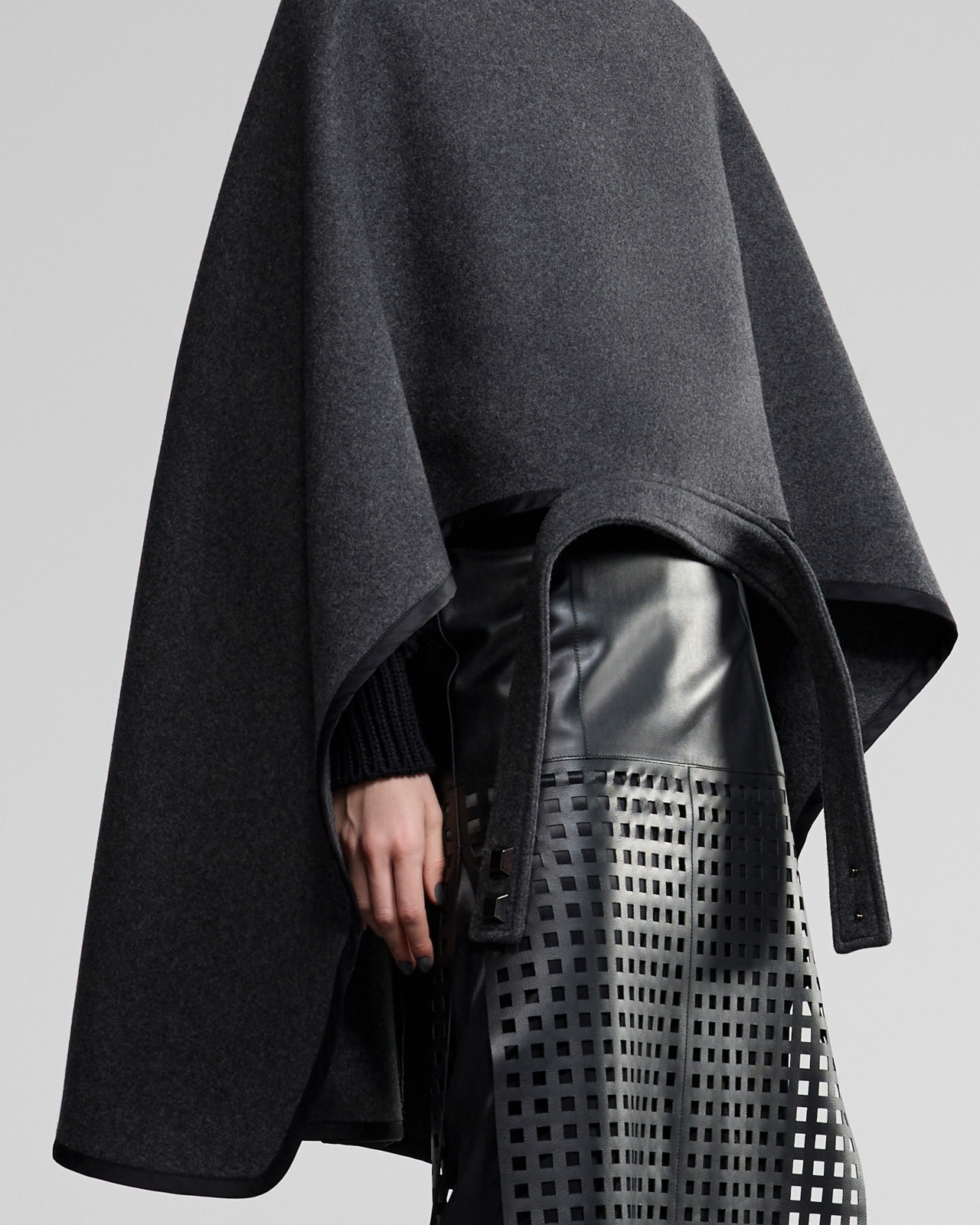 POLYGON CAPSULE COLLECTION WOOL CLOTH CAPE - 6