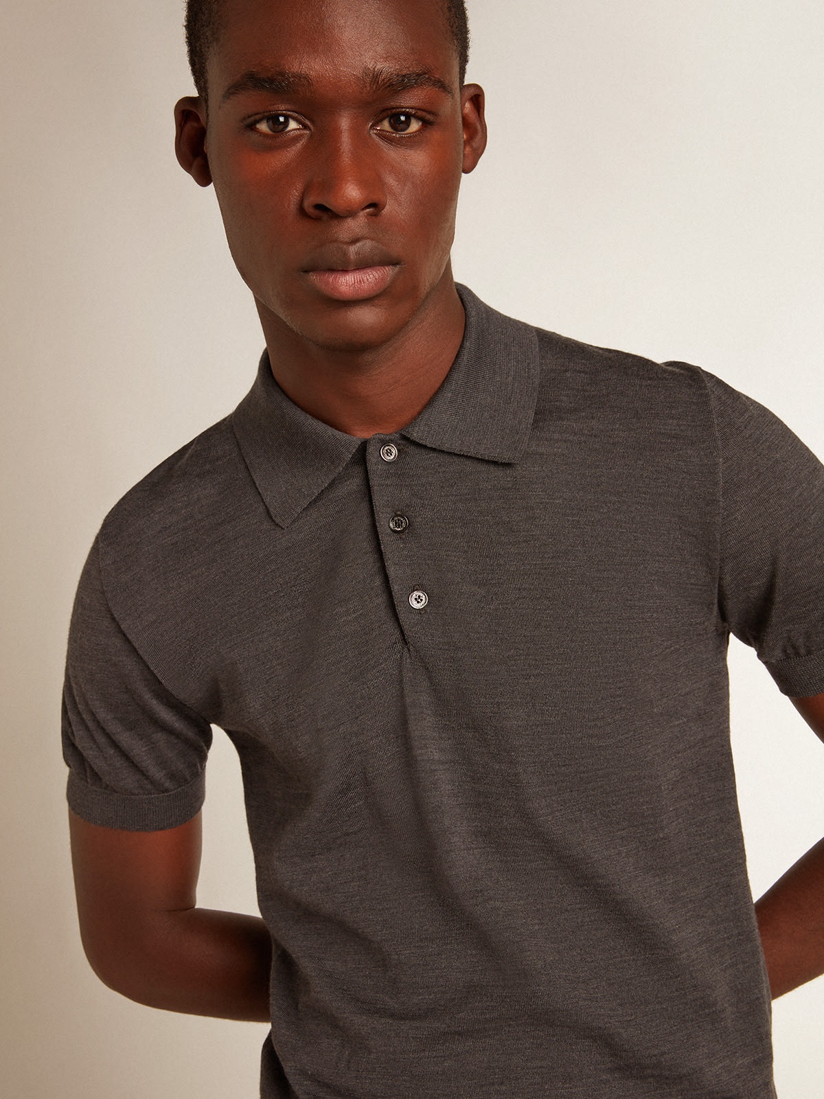 Men’s short-sleeved polo shirt in gray merino wool - 2