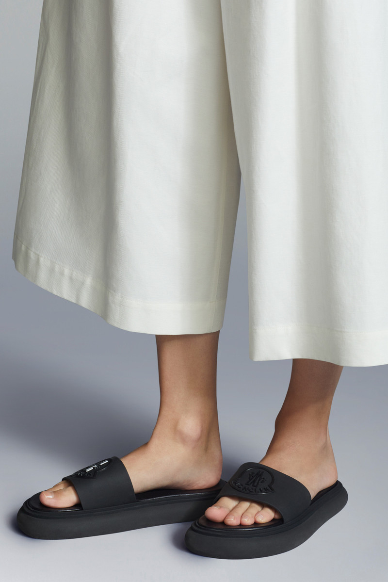 Moncler Slyder Slides outlook