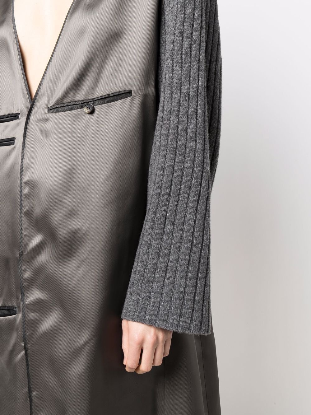 contrasting-sleeves V-neck dress - 5