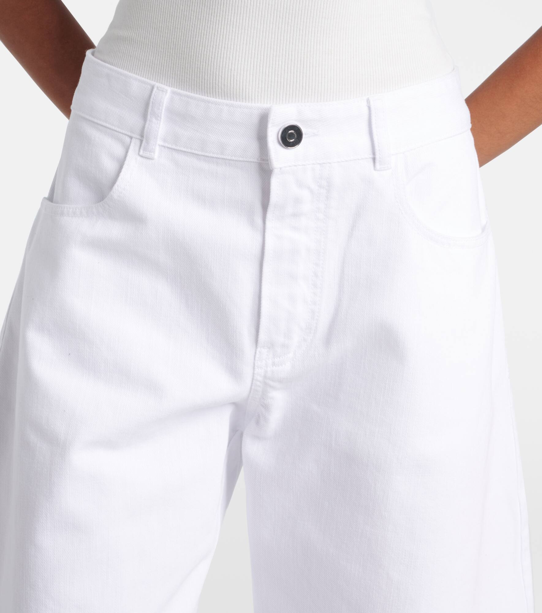 Mid-rise barrel-leg jeans - 4