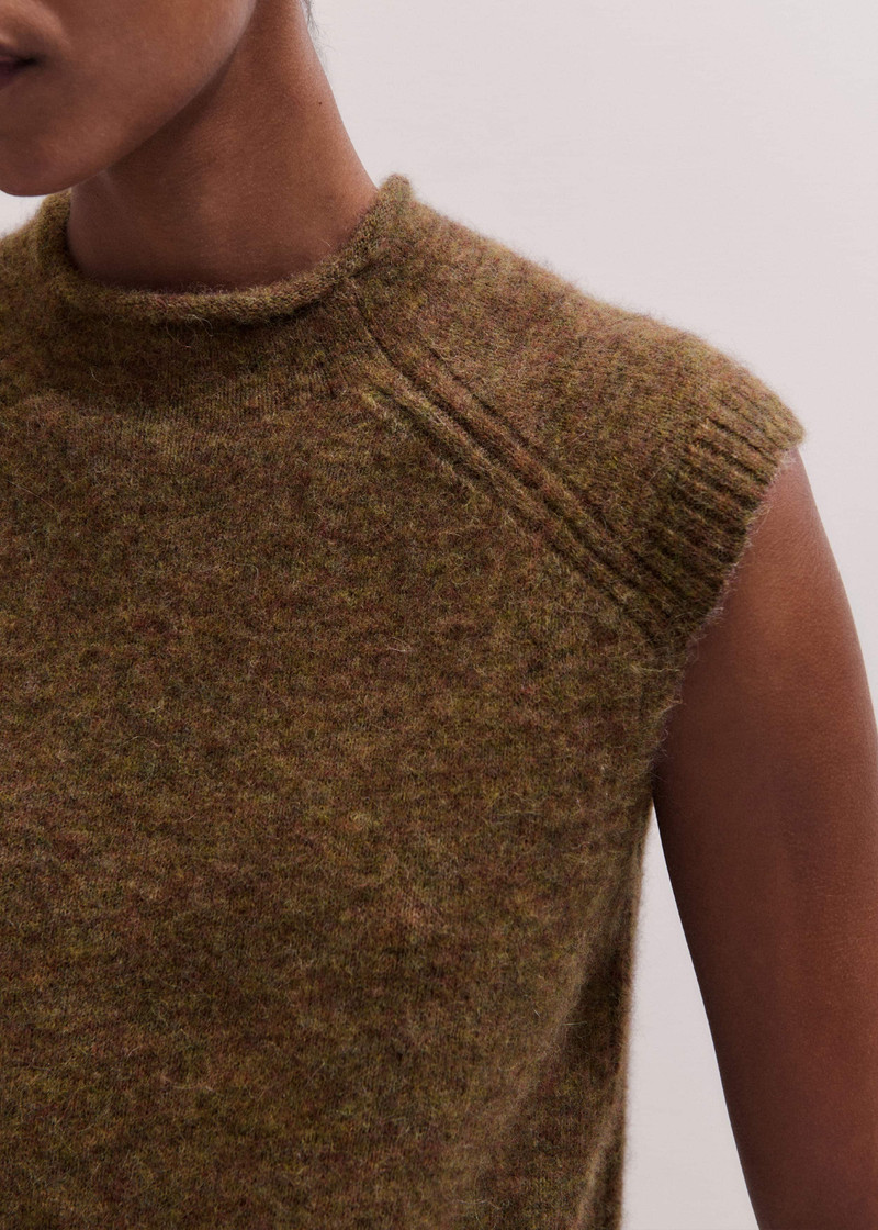 Roll Trim Knit Vest 7