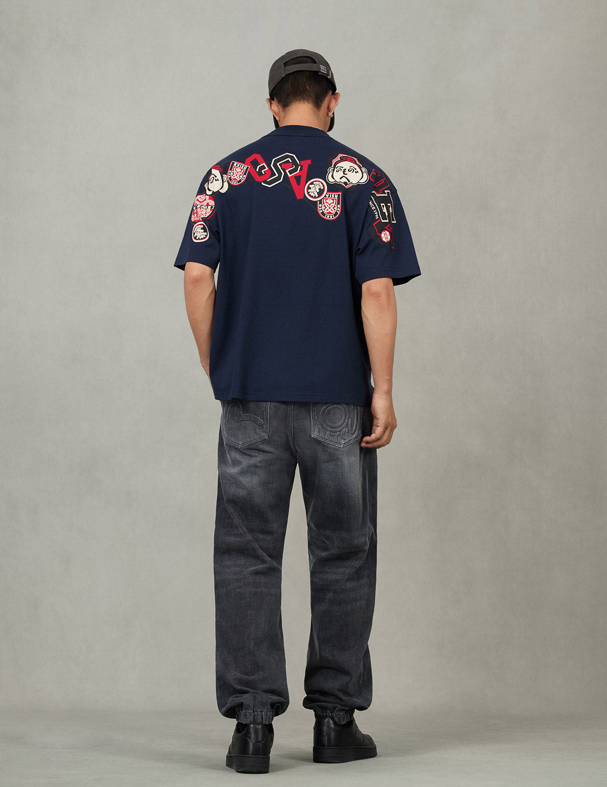 Henohenomohe Godhead and Wheel of Wisdom tag Daicock Print Relax Fit T-Shirt - 6
