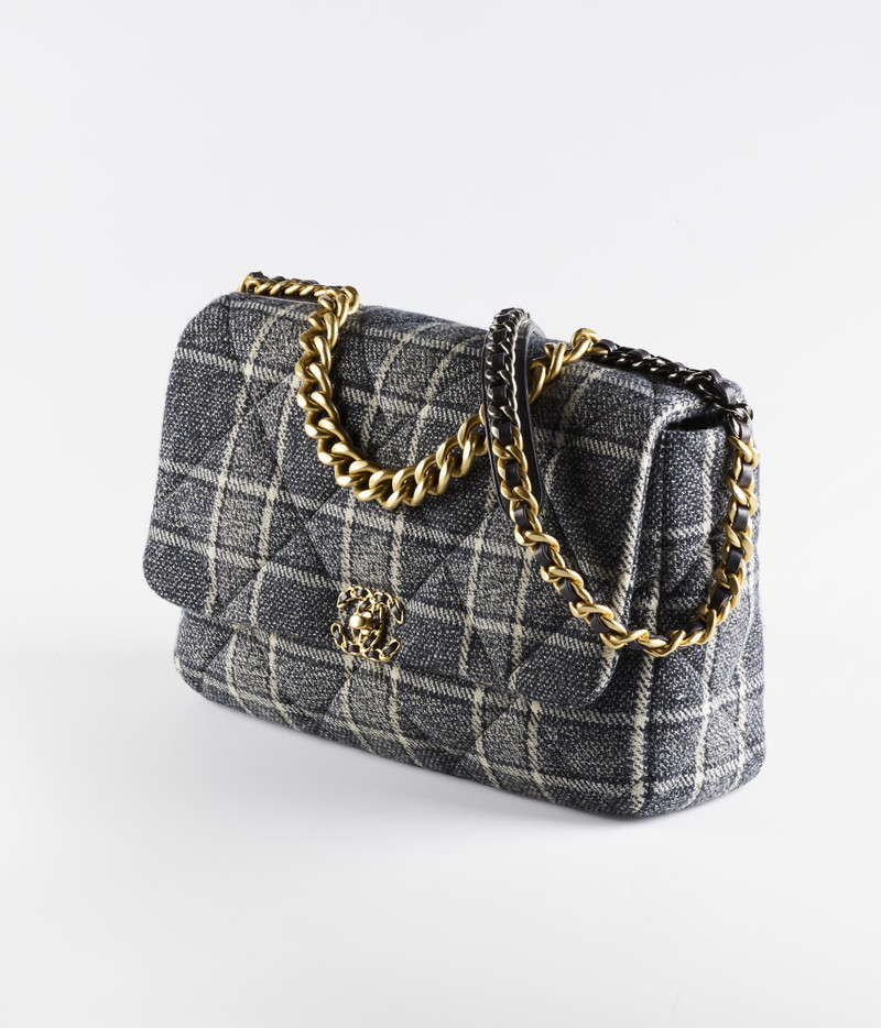 CHANEL CHANEL 19 Maxi Handbag outlook