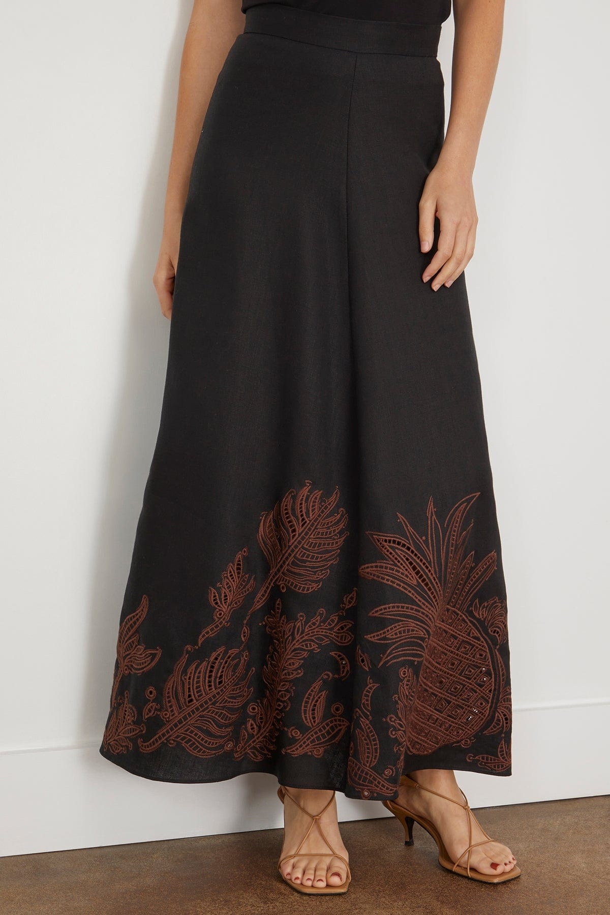 Exquisite Luxury Skirt in Pure Black - 3