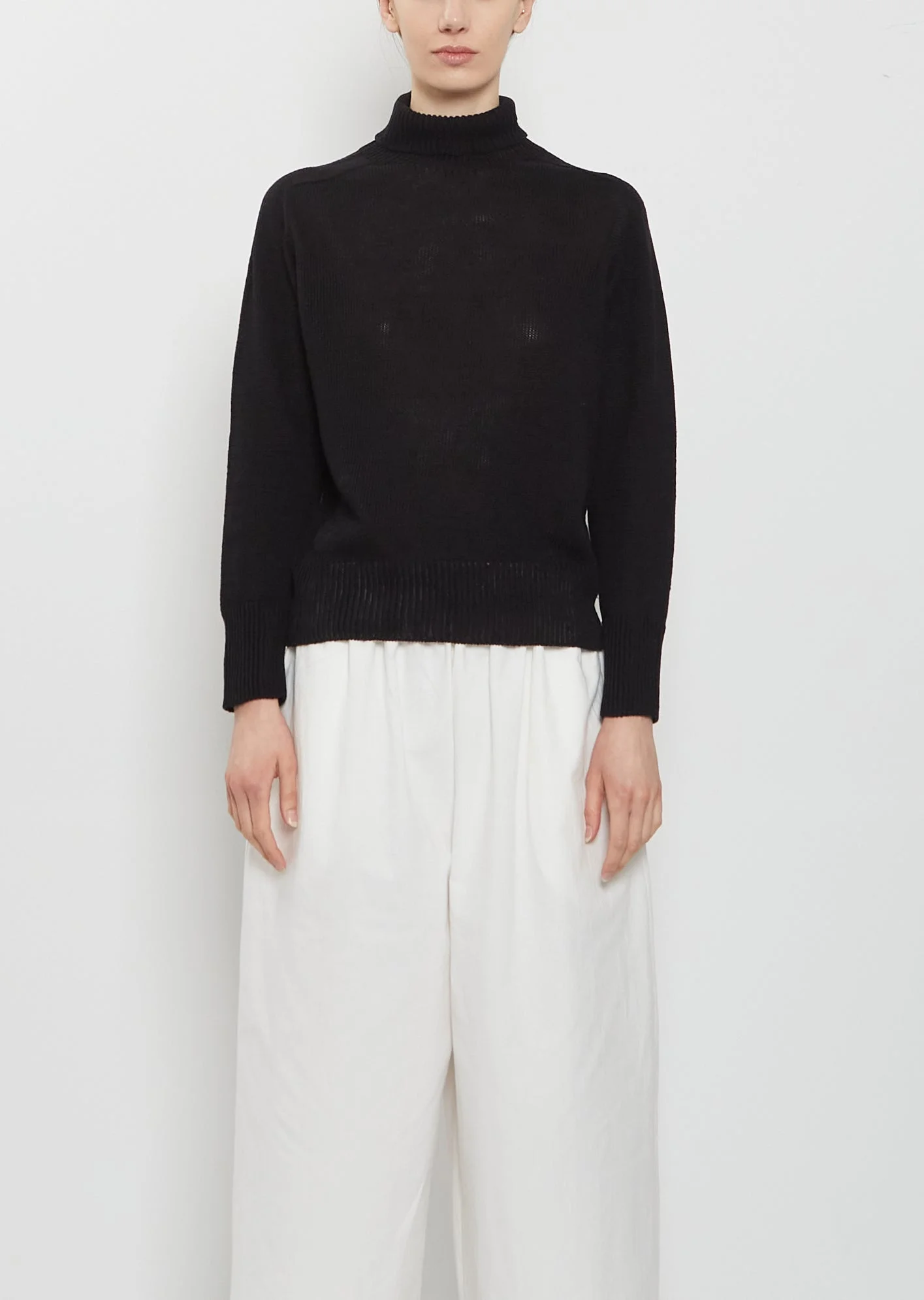 Seamless Linen Cotton Sweater — Black - 1