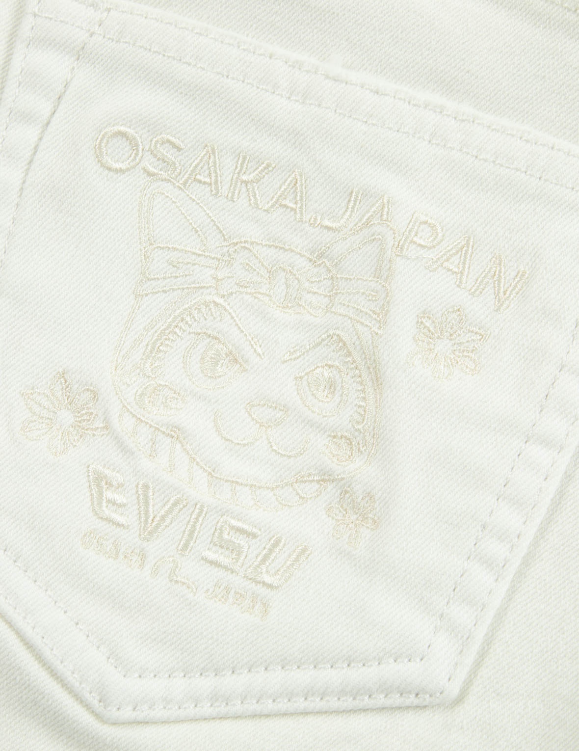 LUCKY CAT AND SEAGULL EMBROIDERY WHITE DENIM SHORTS - 12