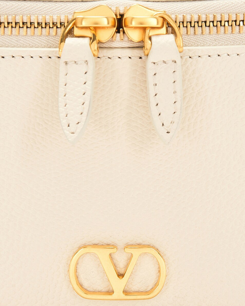 VLogo Signature Vanity Case Bag 7