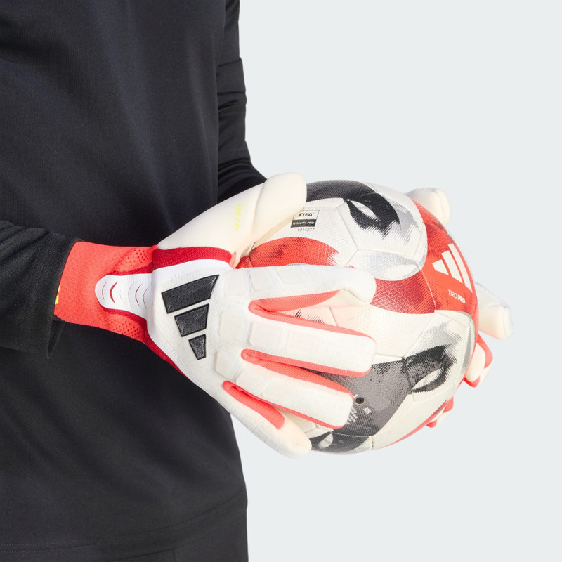 PREDATOR GOALKEEPER GLOVE PRO 6