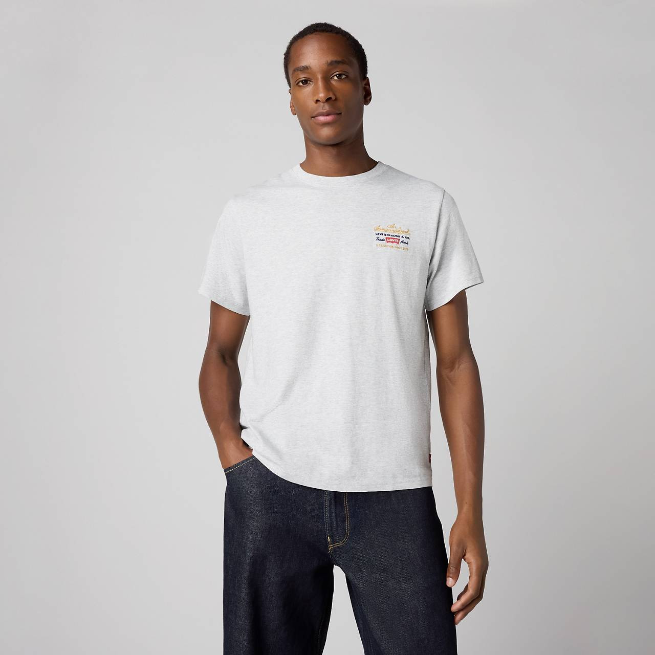 RELAXED FIT SHORT-SLEEVE GRAPHIC T-SHIRT - 3