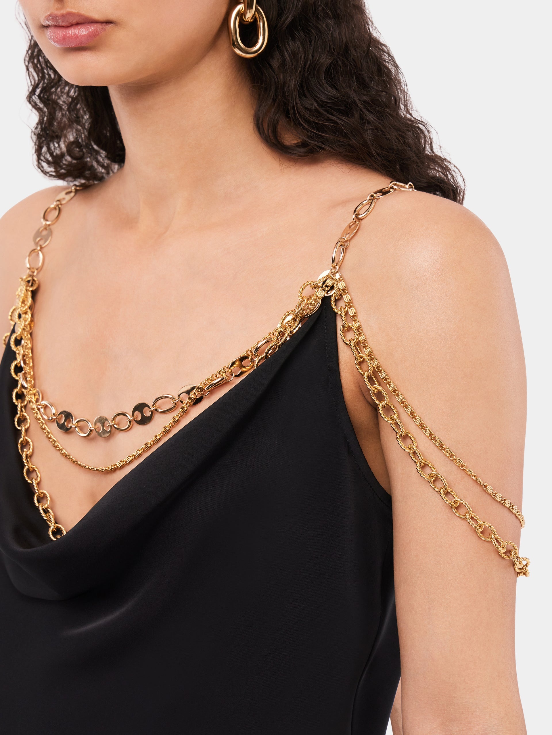 BLACK TOP EMBELLISHED WITH "EIGHT" SIGNATURE CHAIN - 5