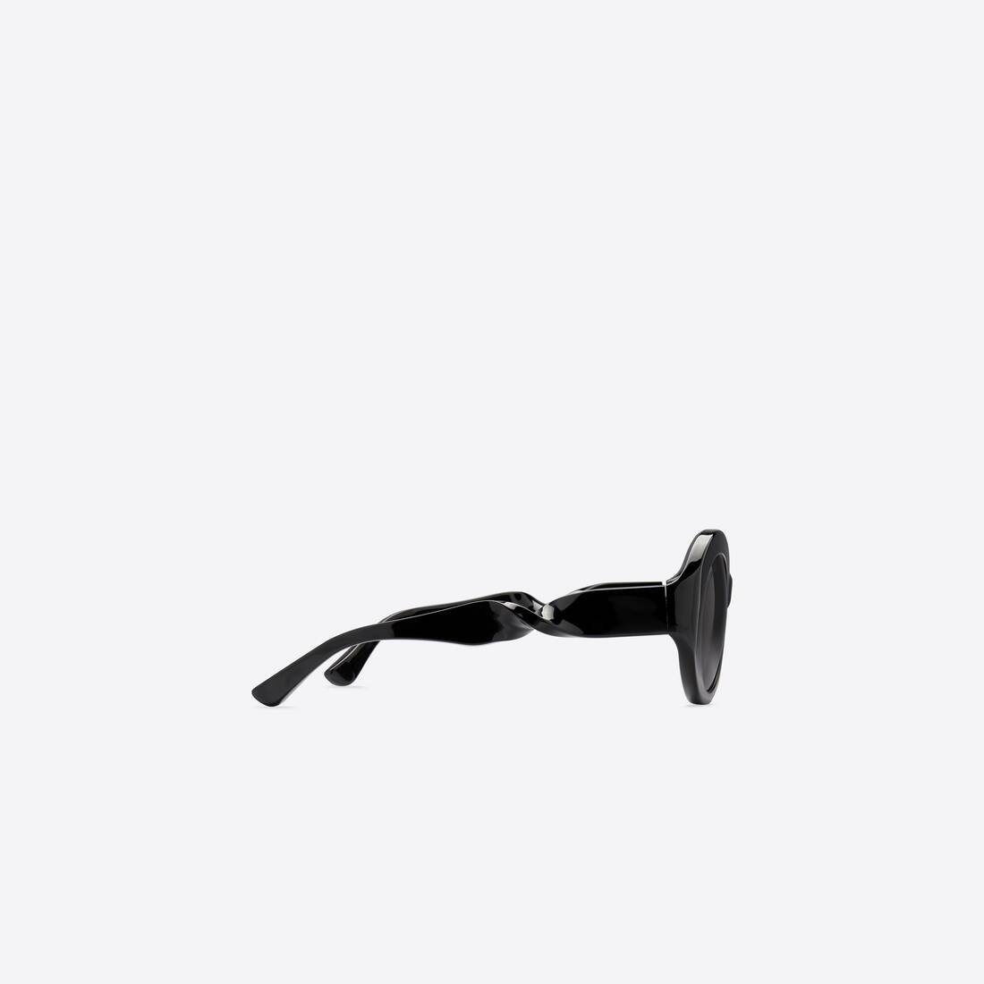 Twist Round Sunglasses in Black - 3