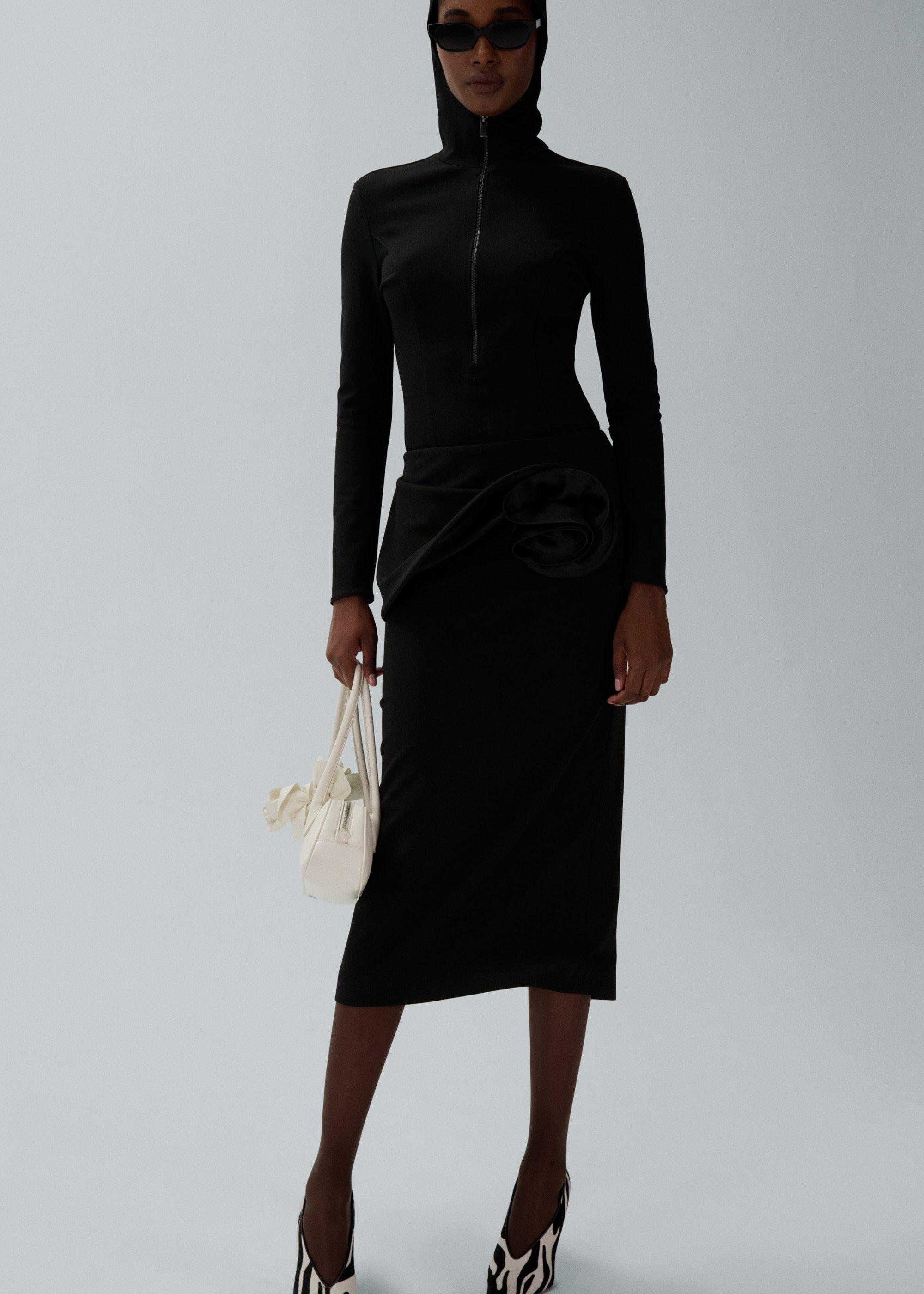 Floral appliqué midi skirt in black - 3