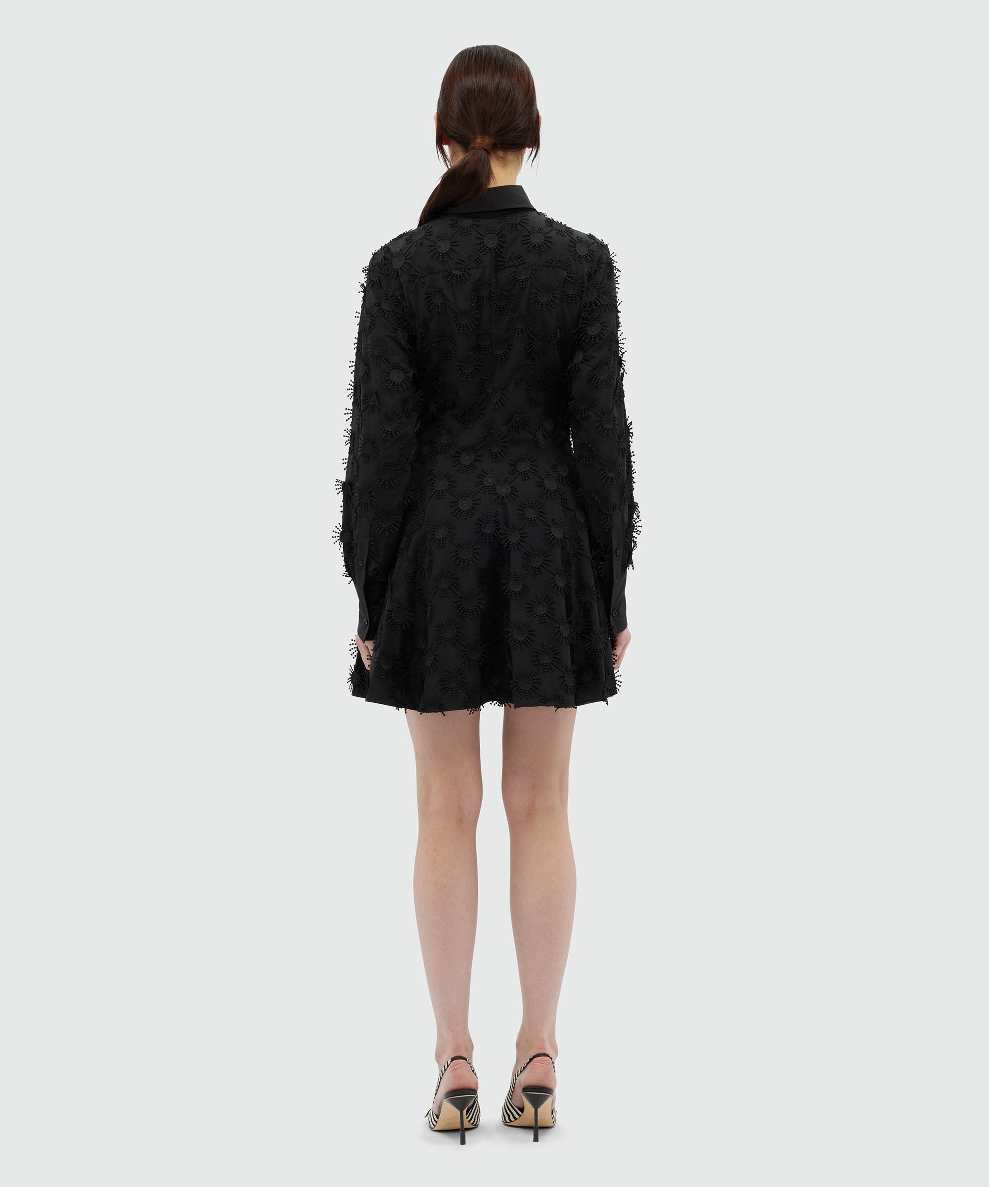 Short shirt dress in black poplin with embroidery - 3