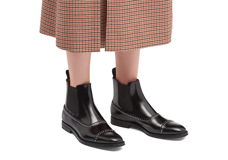 Anjelica met.
Polished Fumè Chelsea Boot Stud Black 5