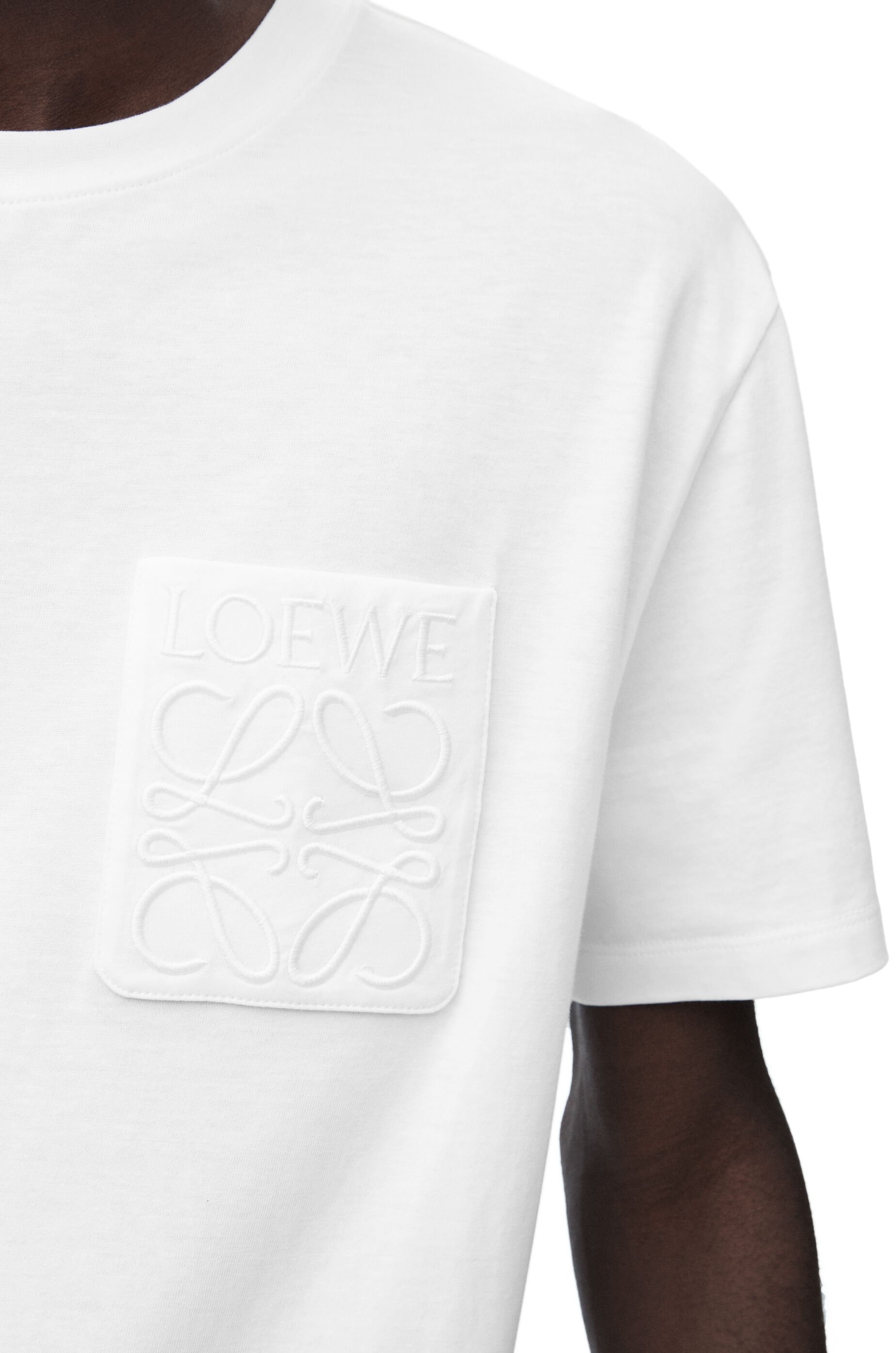 【LOEWE】ロゴパッチ付き コットンTシャツ DisplayProductImage?pid=
