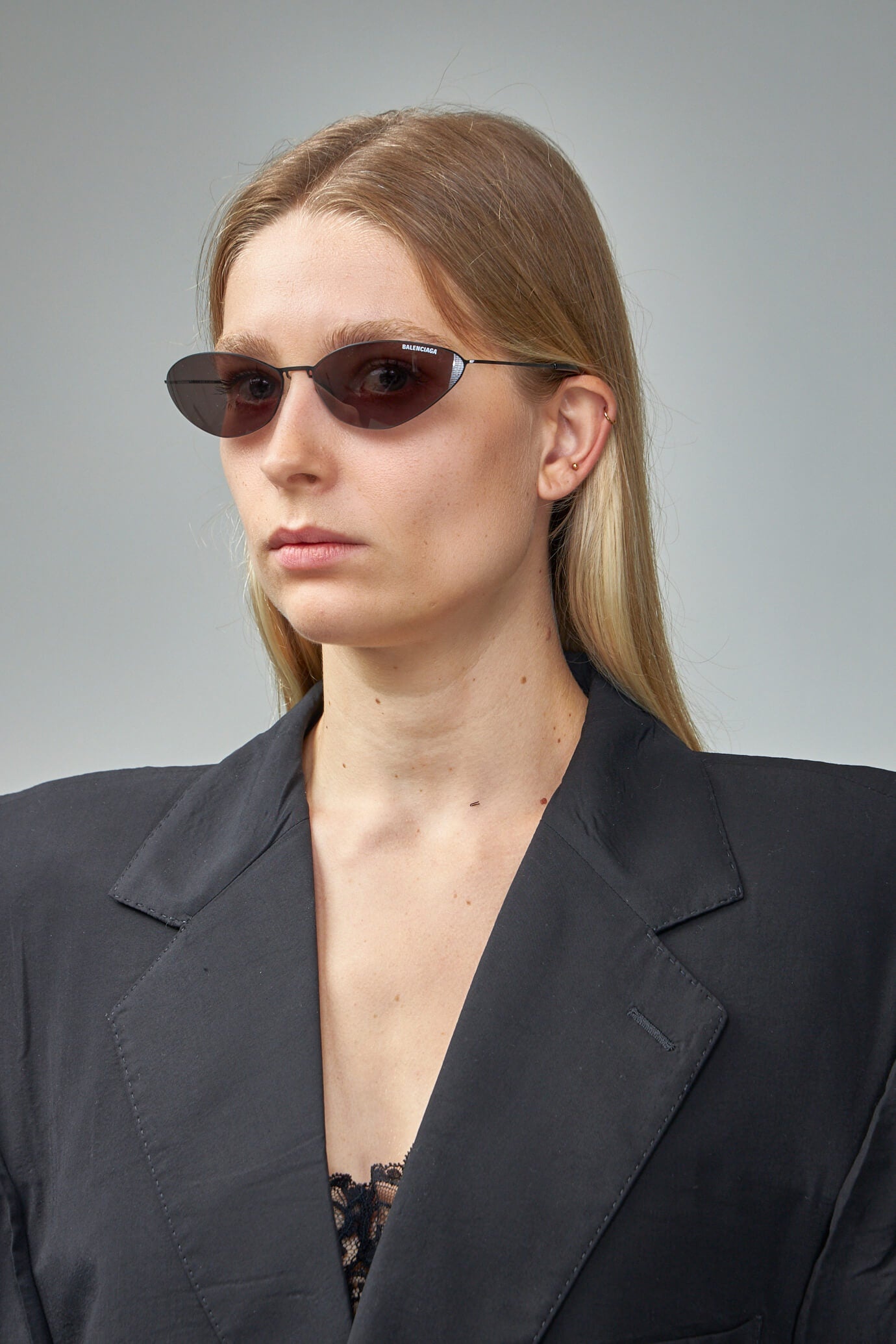 【BALENCIAGA】 MALIBU ROUND Malibu Round Sunglasses in Black | Balenciaga US