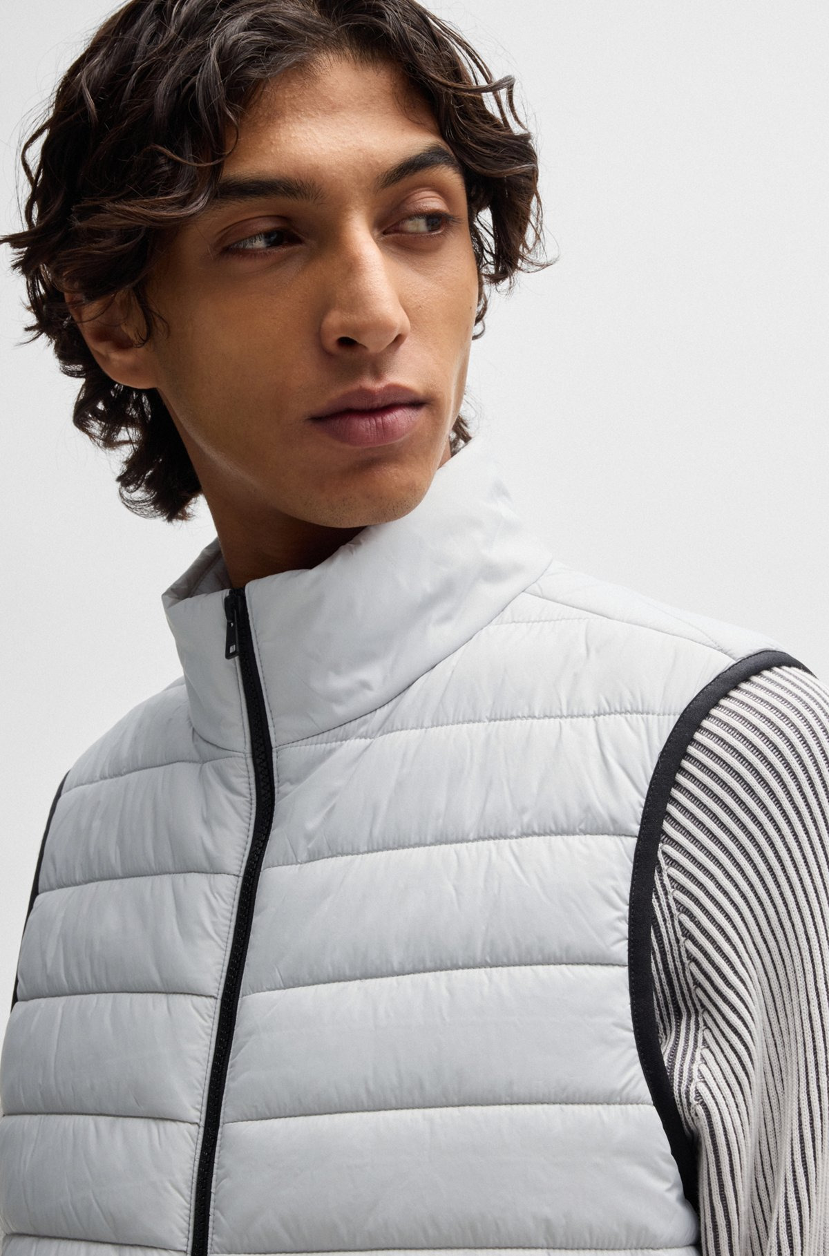 WATER-REPELLENT SLIM-FIT GILET WITH LOGO DETAIL - 5