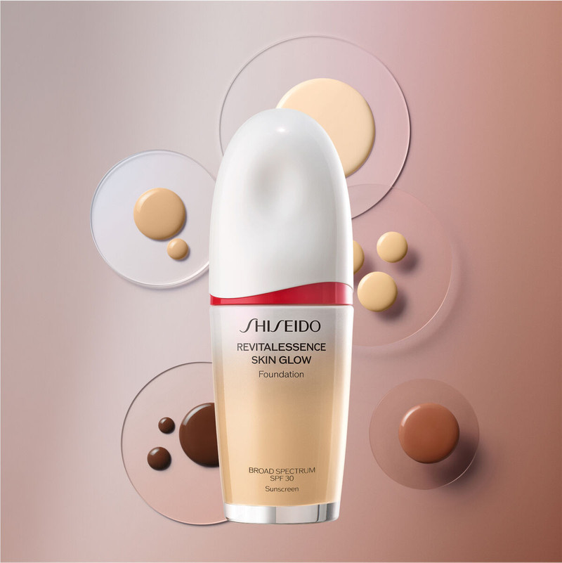 REVITALESSENCE SKIN GLOW Foundation SPF 30 7