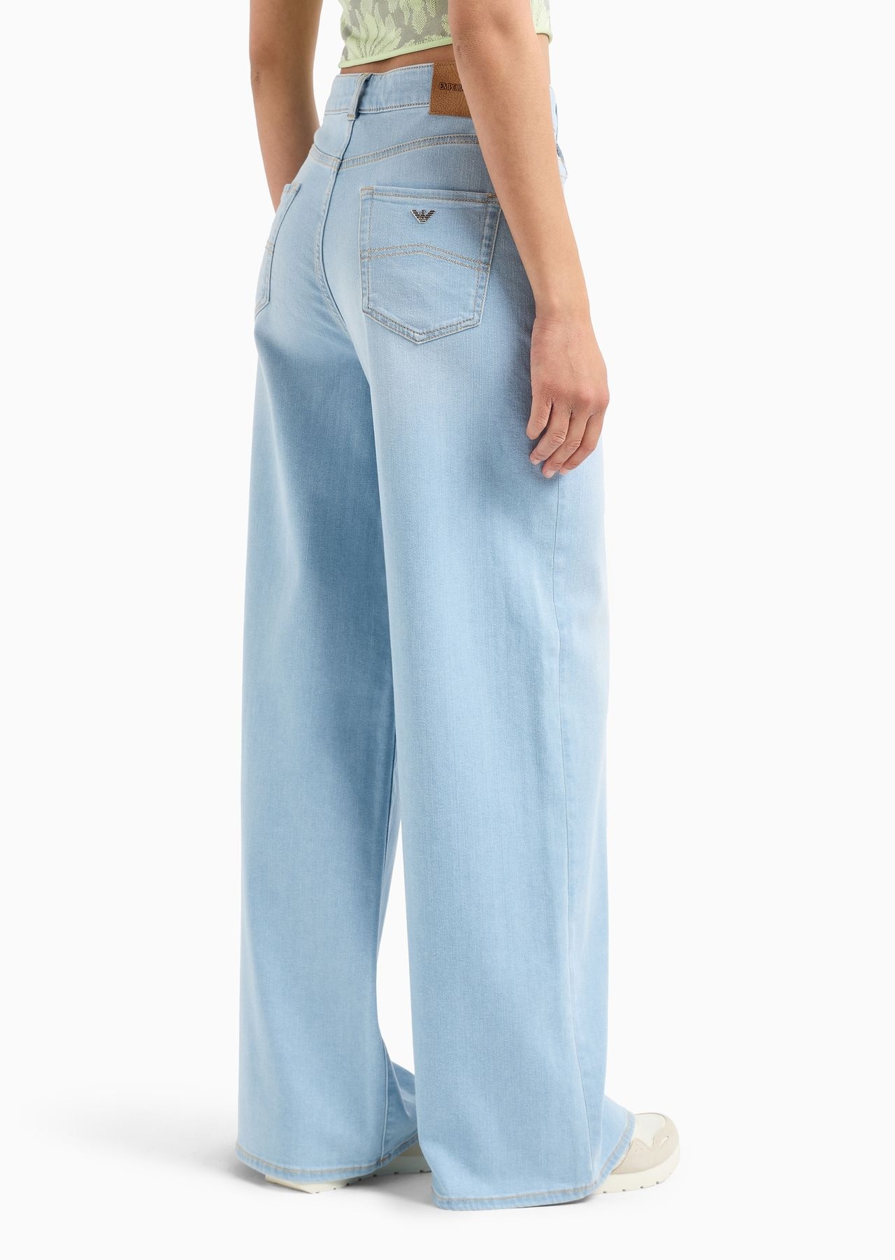J1C Medium-high rise, wide-leg jeans in a worn-look denim - 3