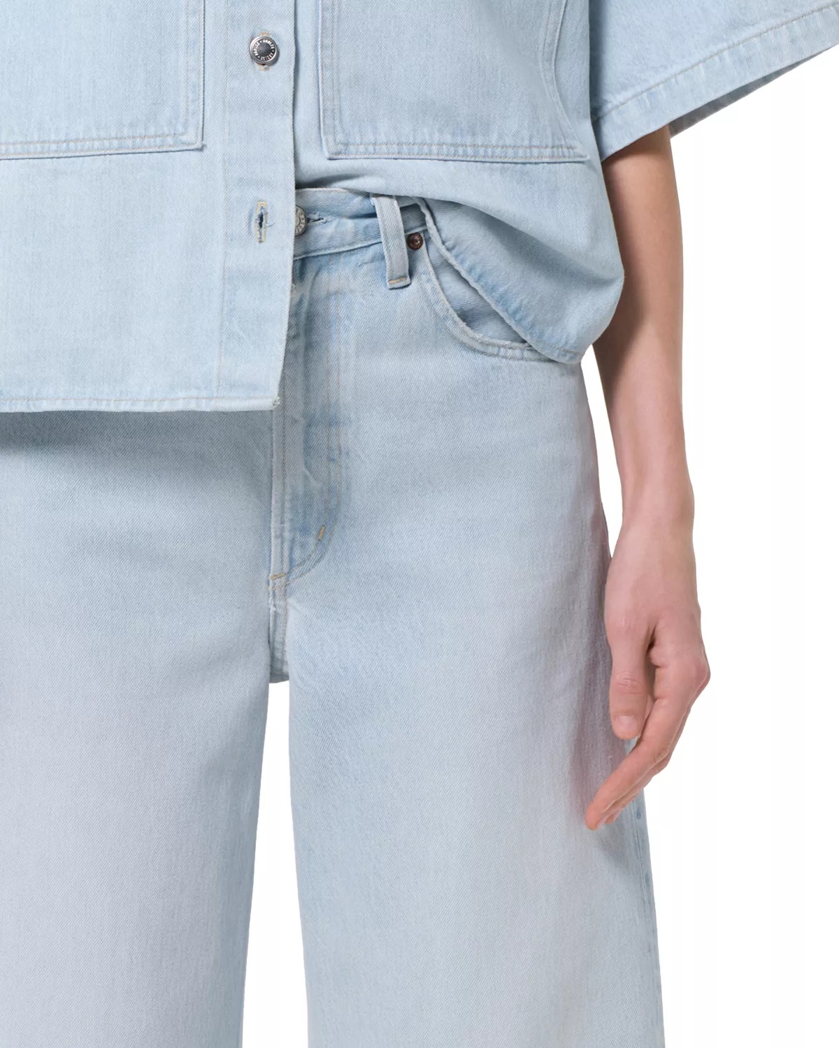 Low Curve Fray Mid Rise Jeans in Flourish - 8